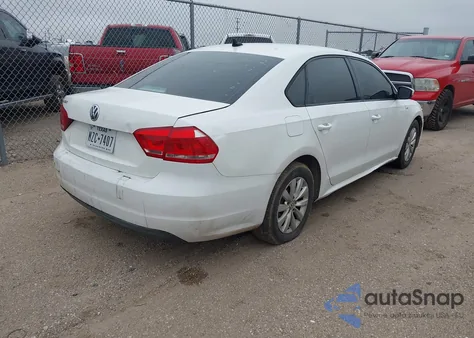 2013 Volkswagen Passat 2.5L Wolfsburg Edition z USA, uszkodzony, nr VIN 1VWAP7A36DC140055